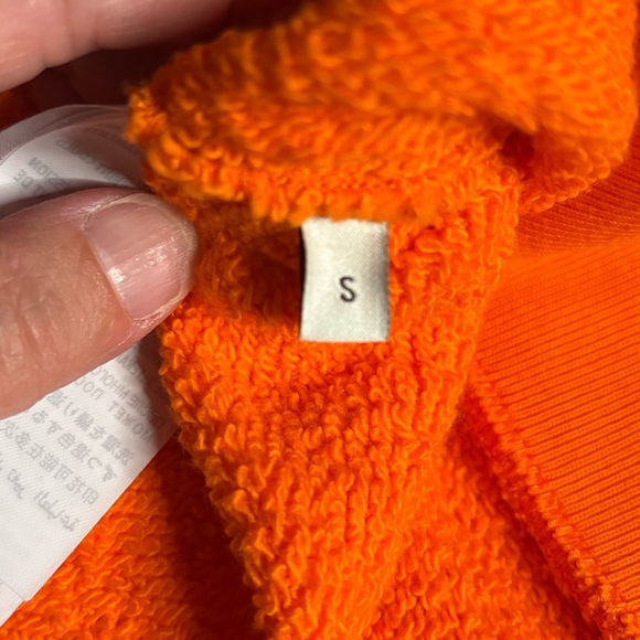 GUCCI- I Know Everything About Love- Sequin Orange Heart Sweatshirt. Siz… - Picture 15 of 15